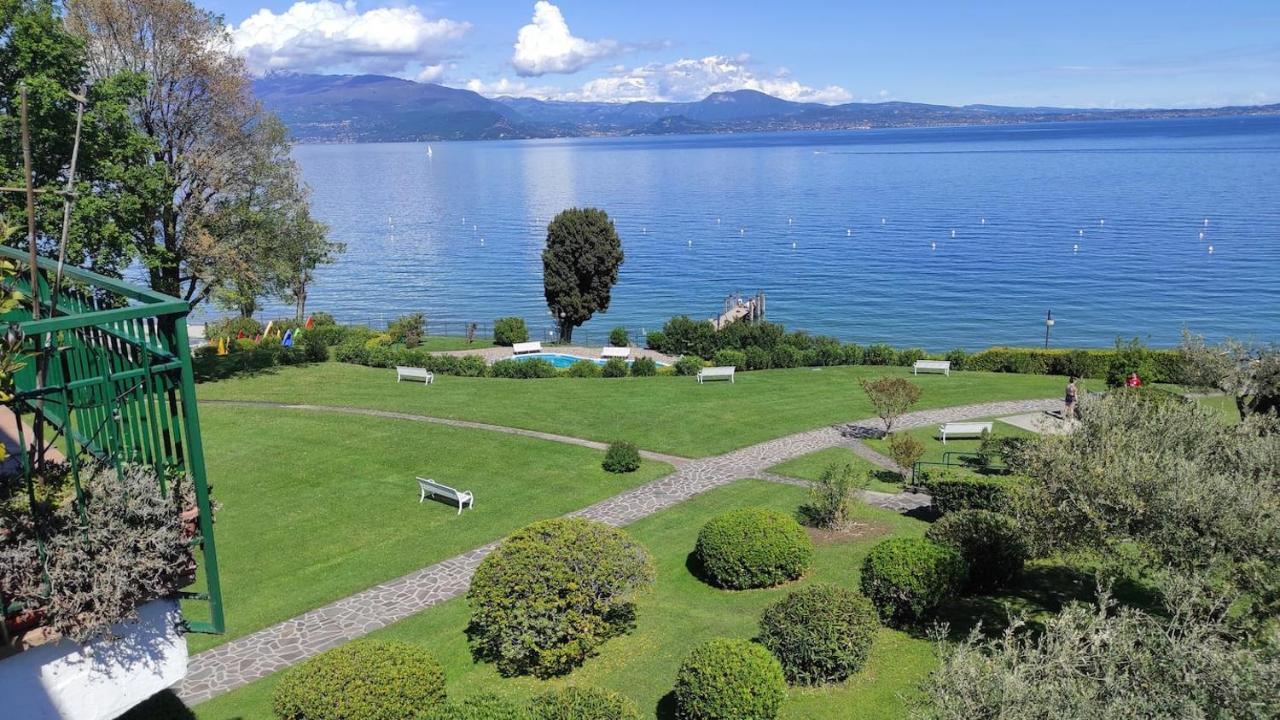 Front Lake Amazing View Manerba del Garda Exterior photo