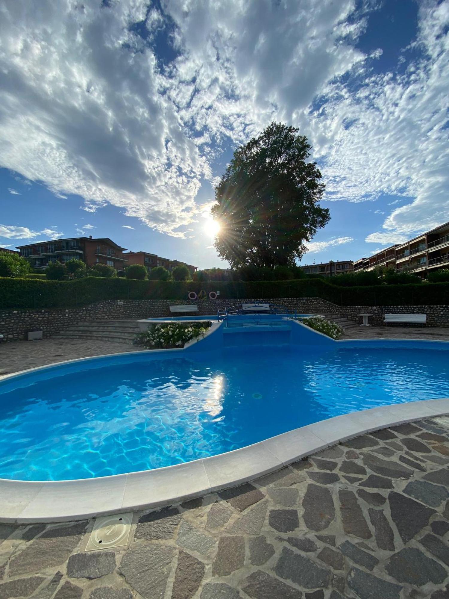 Front Lake Amazing View Manerba del Garda Exterior photo